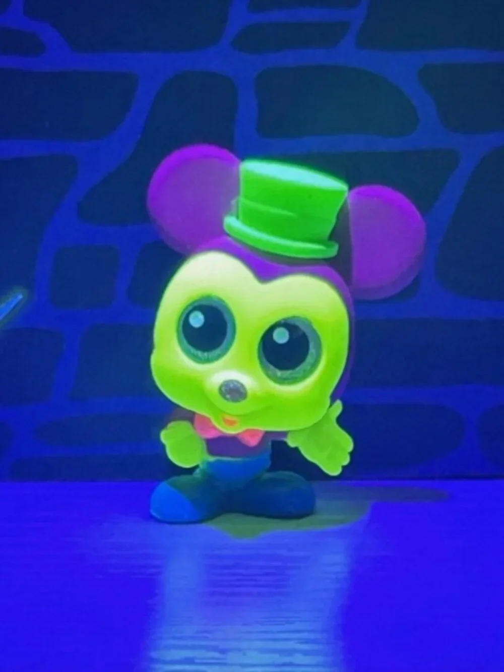 Neon Glow Peek Mickey Mouse Disney Doorables